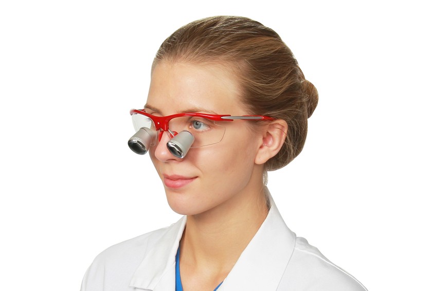 Dental Loupes vs. No Loupes: The Impact on Your Practice as a Dental Student