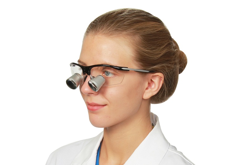 How Dentist Loupes Improve Accuracy in Cosmetic Dentistry