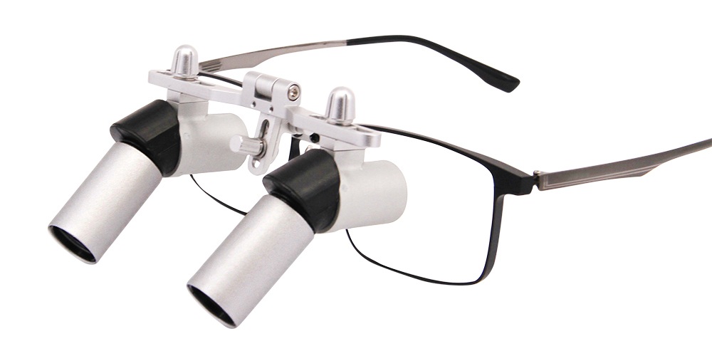 How Surgical Loupes with LED Lights Improve Precision and Efficiency in Surgery