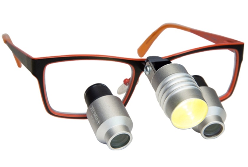 which doctors use dental loupes with headlights