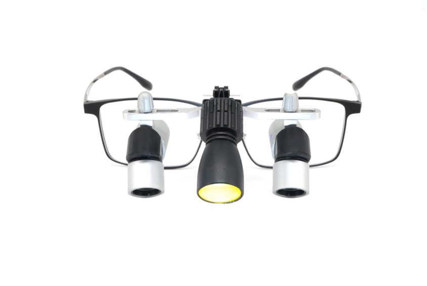 Dental Headlights vs. Overhead Lights